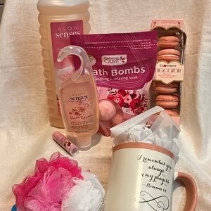 Avon Senses Blushing Cherry Blossom Body Wash Beauty Bundle
